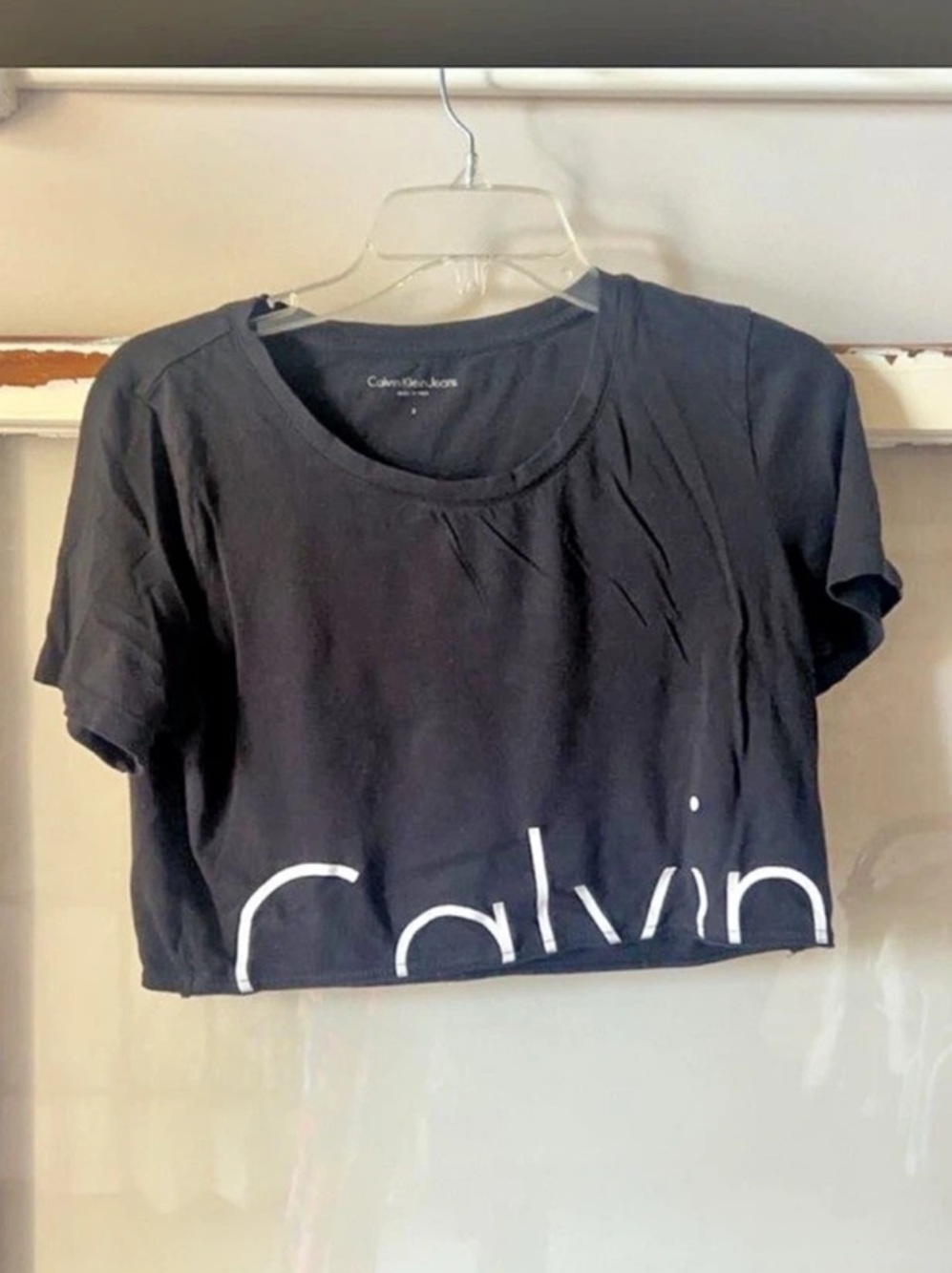 Calvin Klein Logo Graphic crop top womenās small